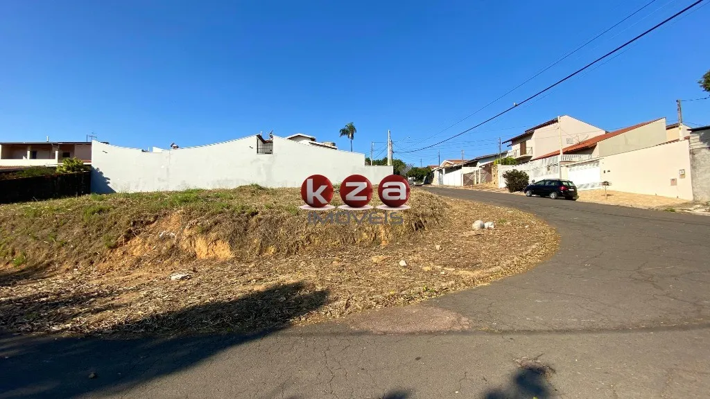 Foto do imóvel Terreno de esquina à venda em Valinhos-SP, no Jardim das Vitórias Régias, com 302,00 m² de área!