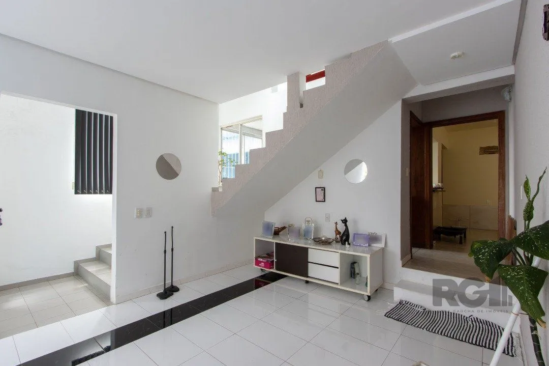 Imagem Casa, 5 dormitórios, sendo 1 suíte, 312m² privativos, 8 vagas - Bairro Vila Nova