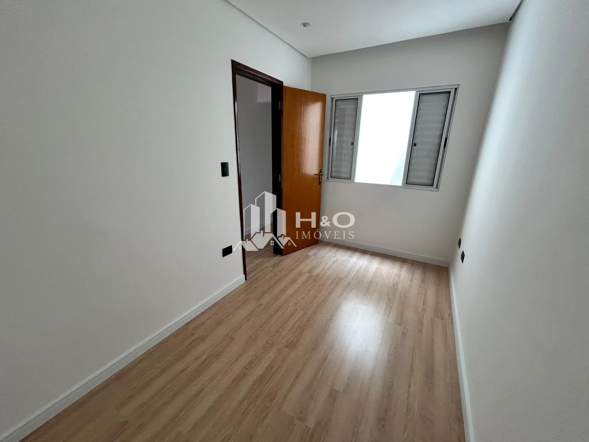 Imagem Sobrado à Venda Próximo ao Metrô Patriarca - 3 Dormitórios, 1 Suíte, Espaço Gourmet e Acabamento de Alto Padrão!