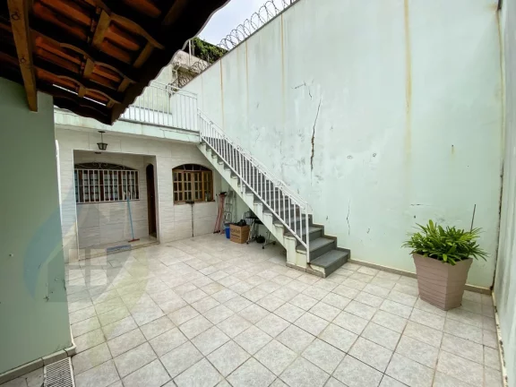 Imagem Casa com 2 dormitórios sendo 1 suíte, 2 banheiros, 4 vagas de 200,00 m² útil em Paulicéia, São Bernardo do Campo