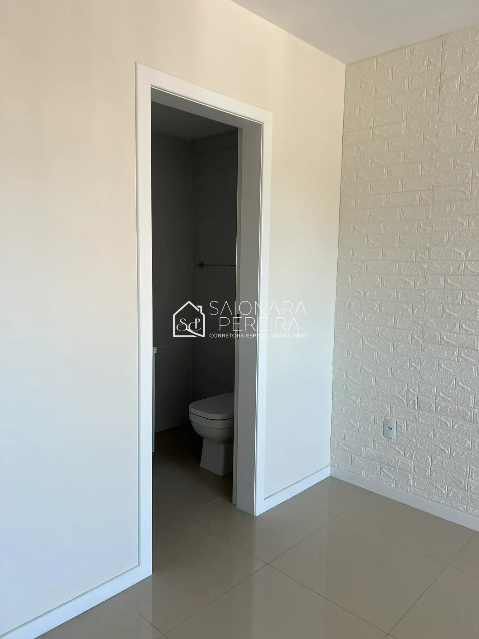 Imagem Apartamento com 2 dormitórios e suíte à venda no bairro Campinas, São José - SC