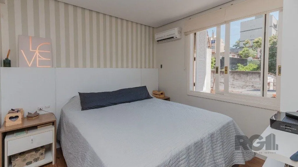 Imagem Excelente casa em condomínio de 249m² com 03 dormitórios e 4 vagas.