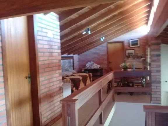 Imagem Excelente Casa com 350m², Condomínio Fechado, situado em Viamão.
