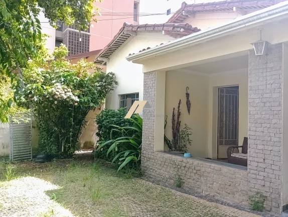 Foto do imóvel Casa à venda com 3 quartos no Cambuí em Campinas, São Paulo.