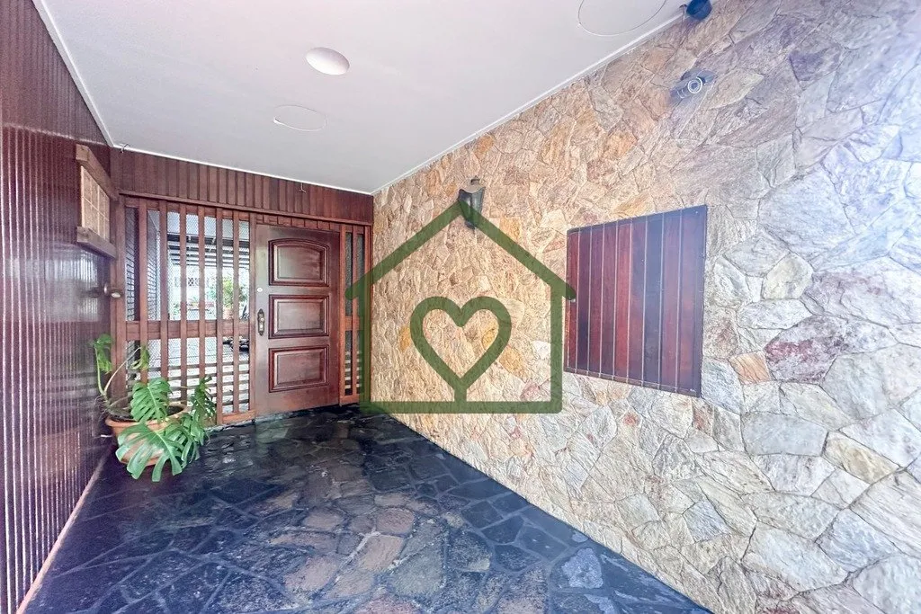 Imagem Belíssima casa, localizada no desejado bairro Bela Vista, com pátio com piscina e um anexo ao fund...