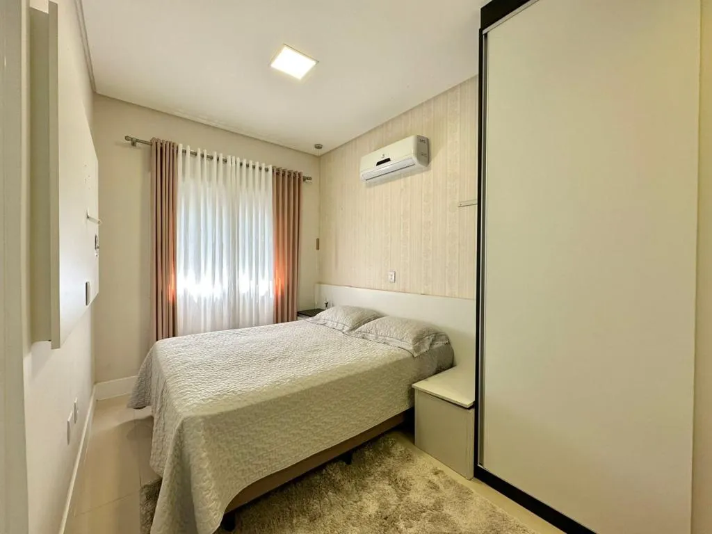 Imagem Casa em Condominio 4 Dormitórios - Bairro --