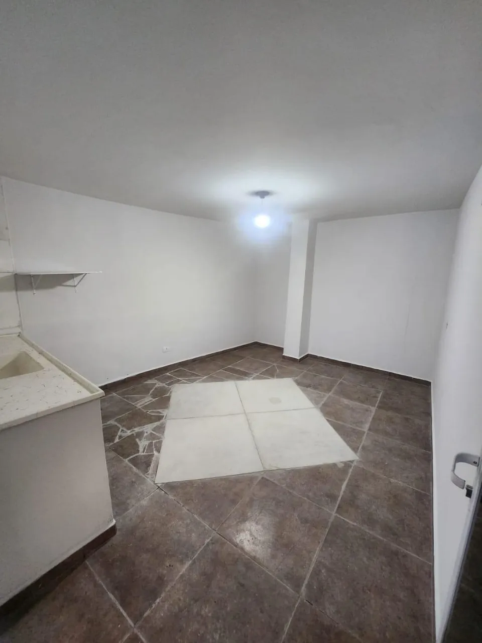 Imagem Galpão Comercial para Locação em Sorocaba-SP, Jardim Bertanha - 1 Sala, 1 Banheiro, 230m² de Área!