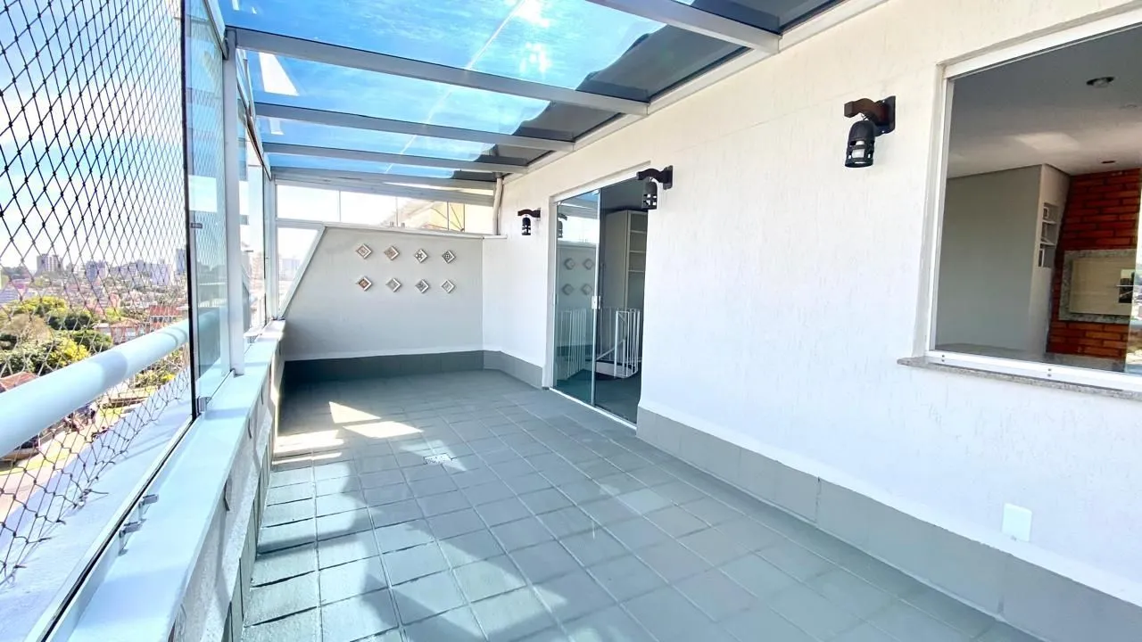 Imagem Cobertura de 2 dormitórios com terraço e vista panorâmica.