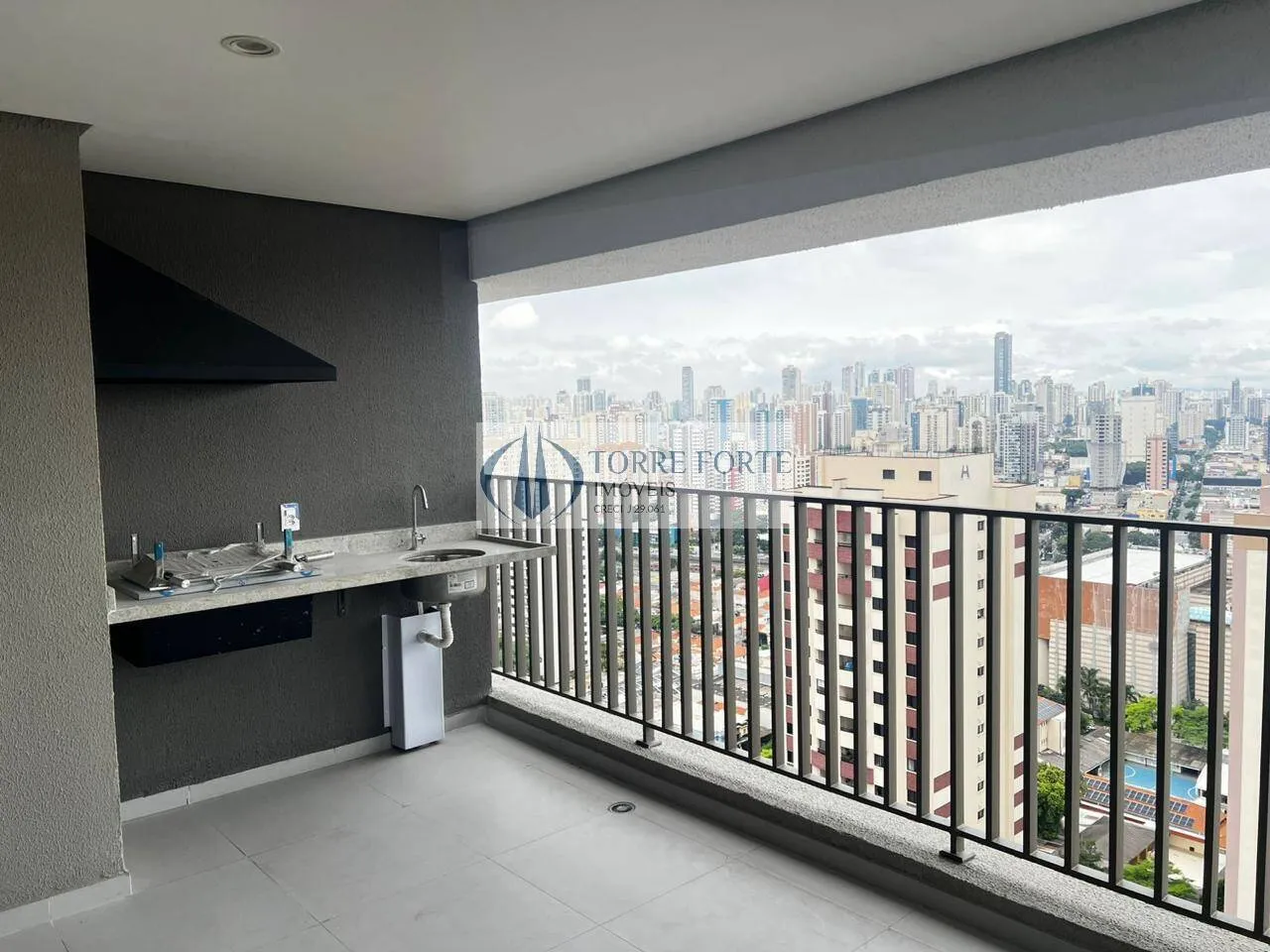 Imagem Apartamento com 3 dormitorios 1 suite, varanda e 1 vaga no Tatuape.