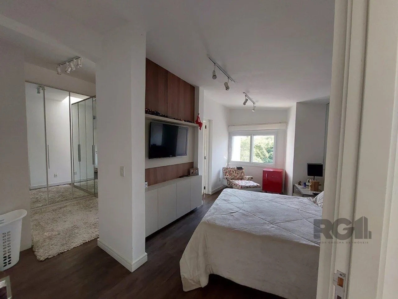 Imagem Casa para Venda - 296m², 3 dormitórios, sendo 1 suites, 3 vagas - Vila Nova, Poa