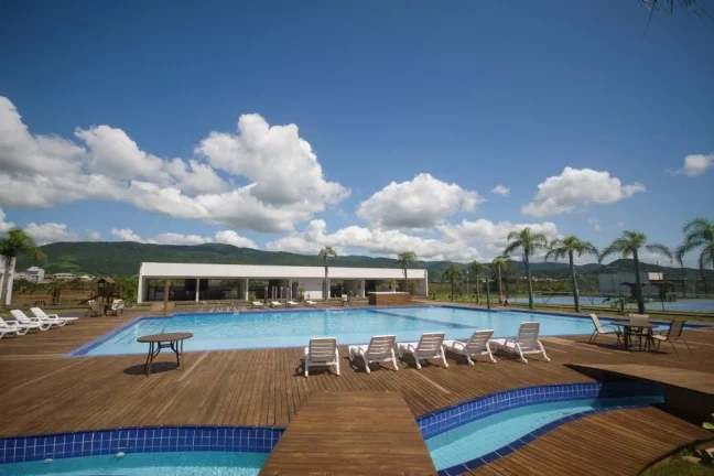 Imagem Terreno de 600m² no Condomínio Garopaba Internacional: Luxo, Conforto e Segurança!