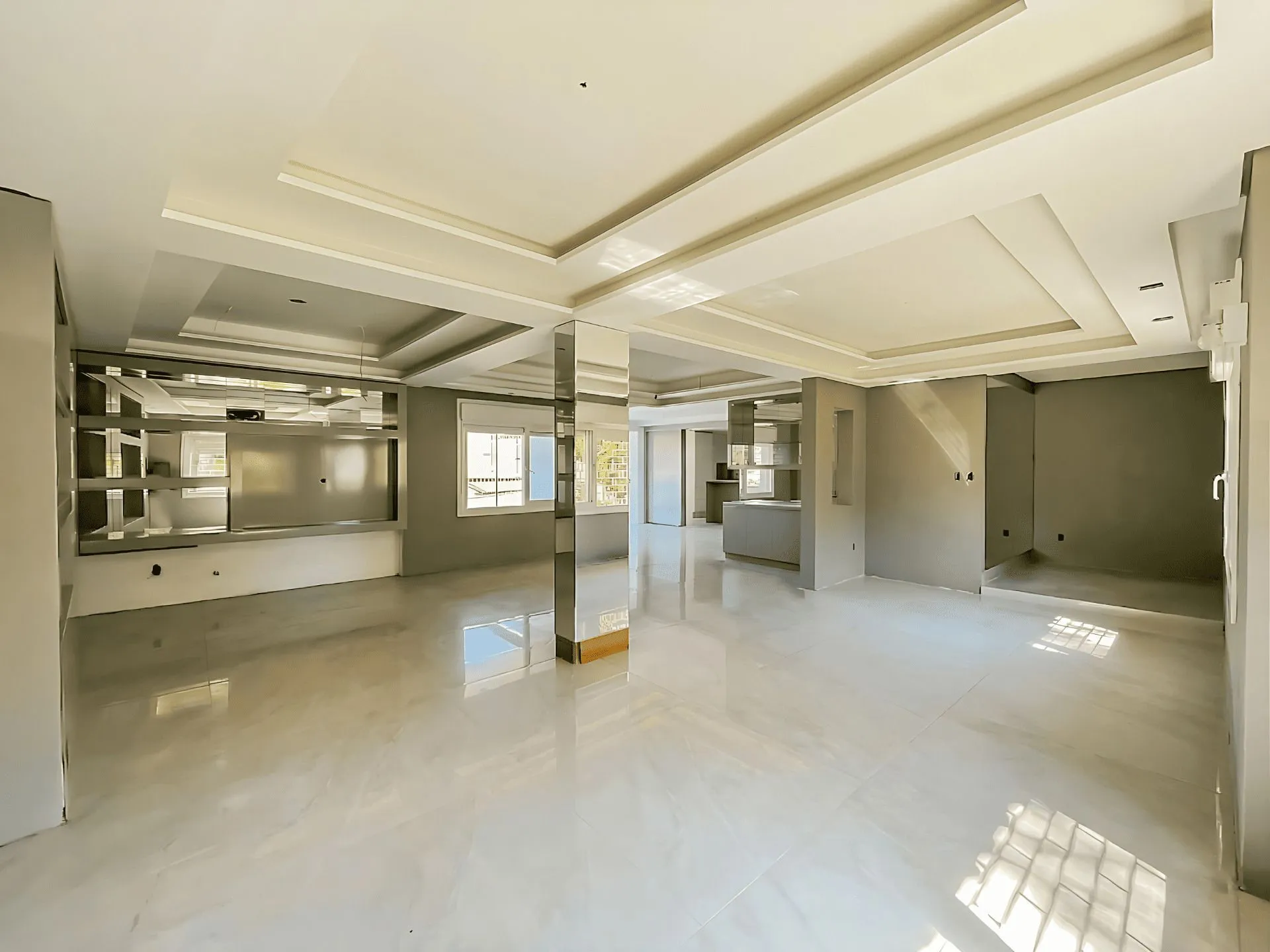 Imagem Casa Reformada com Piscina, 370m², 2 Suítes com Closet no Três Figueiras - POA