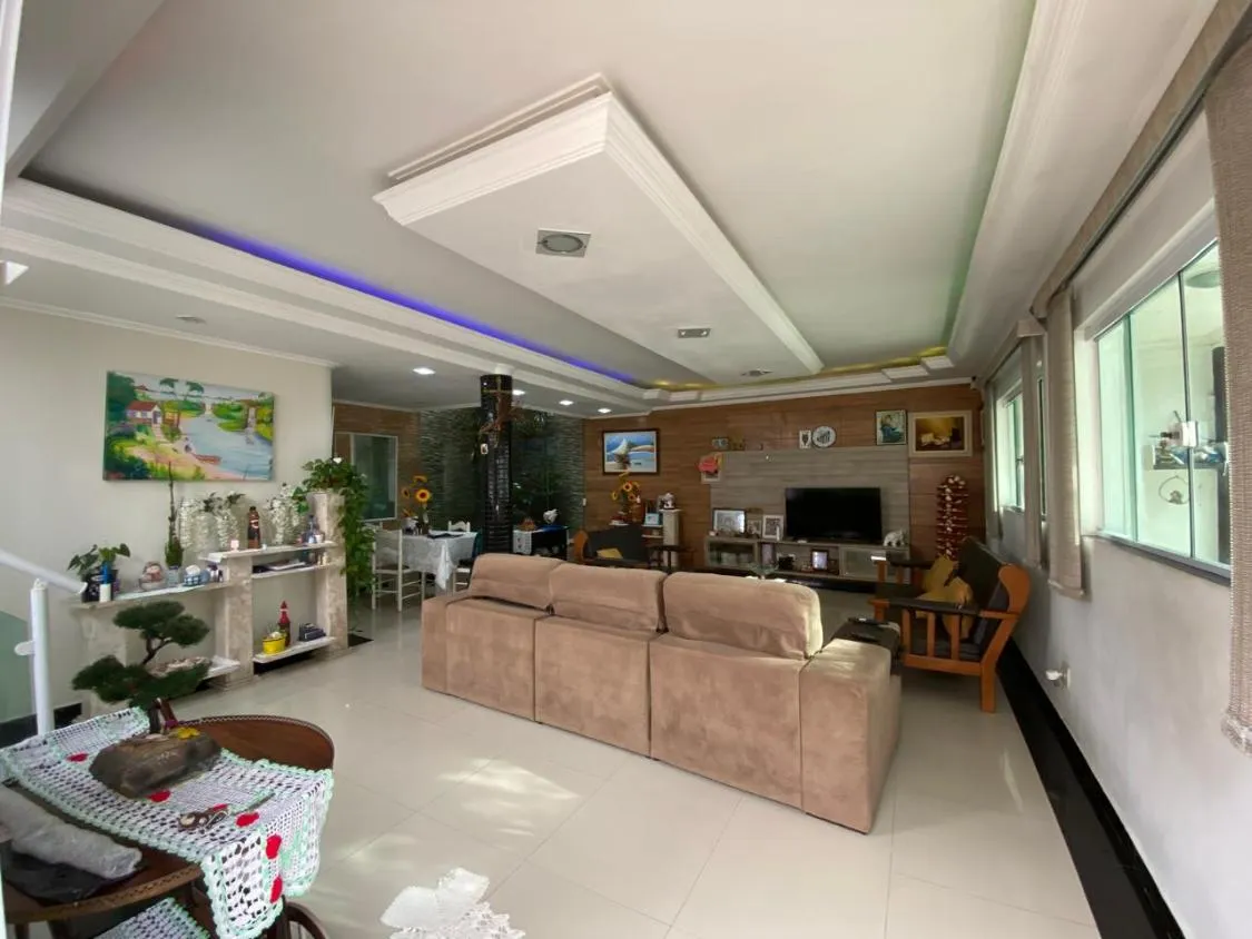 Imagem CASA DE ALTO PADRÃO COM 04 DORMITÓRIOS, PISCINA AQUECIDA E ACEITA FINANCIAMENTO BANCÁRIO LADO PRAIA EM ITANHAÉM