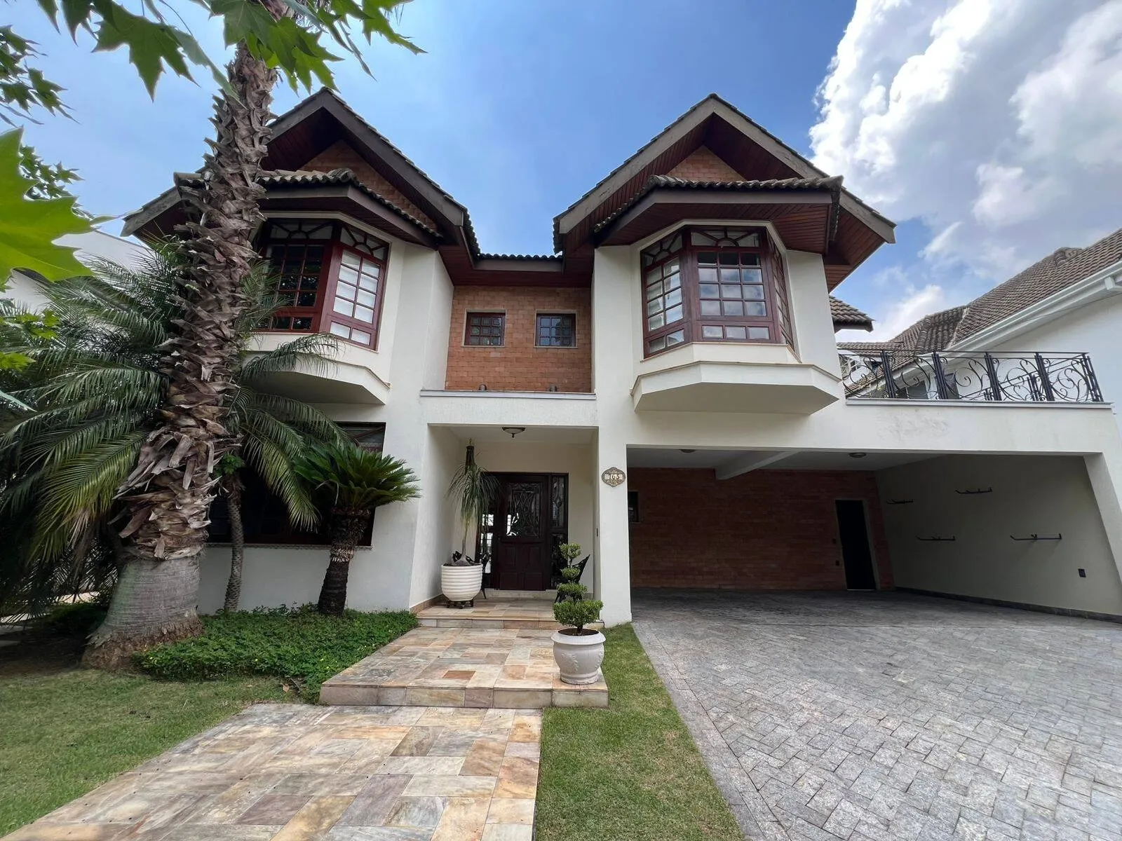 Foto do imóvel Casa Exclusiva em Tamboré, Santana de Parnaíba - Rodeada de Verde em TAMBORÉ, SANTANA DE PARNAÍBA - SP