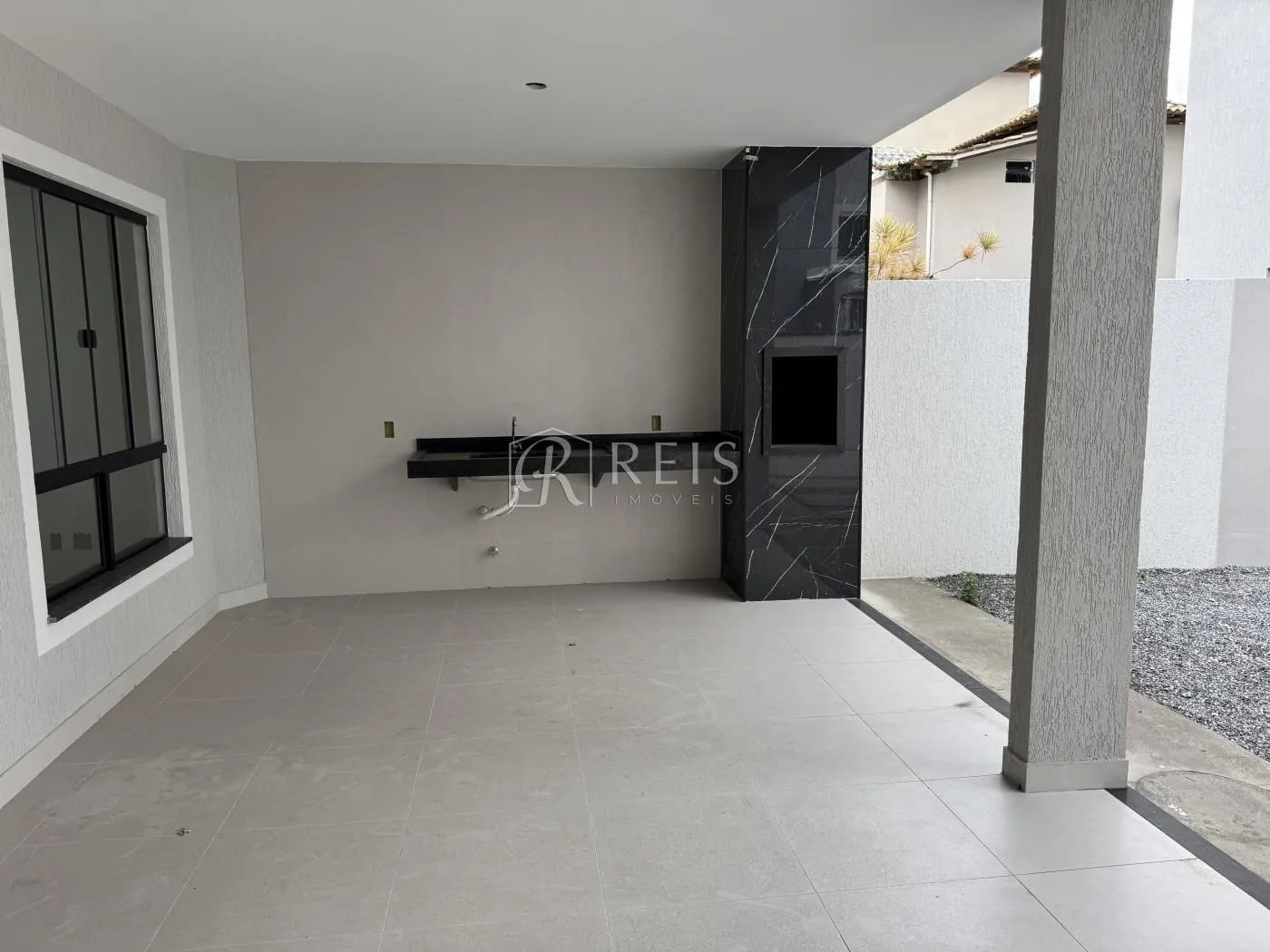Imagem Casa para Venda em Rio das Ostras, Costazul, 3 dormitórios, 3 suítes, 4 banheiros, 3 vagas