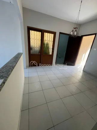 Imagem Casa disponível para locação em Campinas, ideal para quem busca praticidade e qualidade de vida. ...