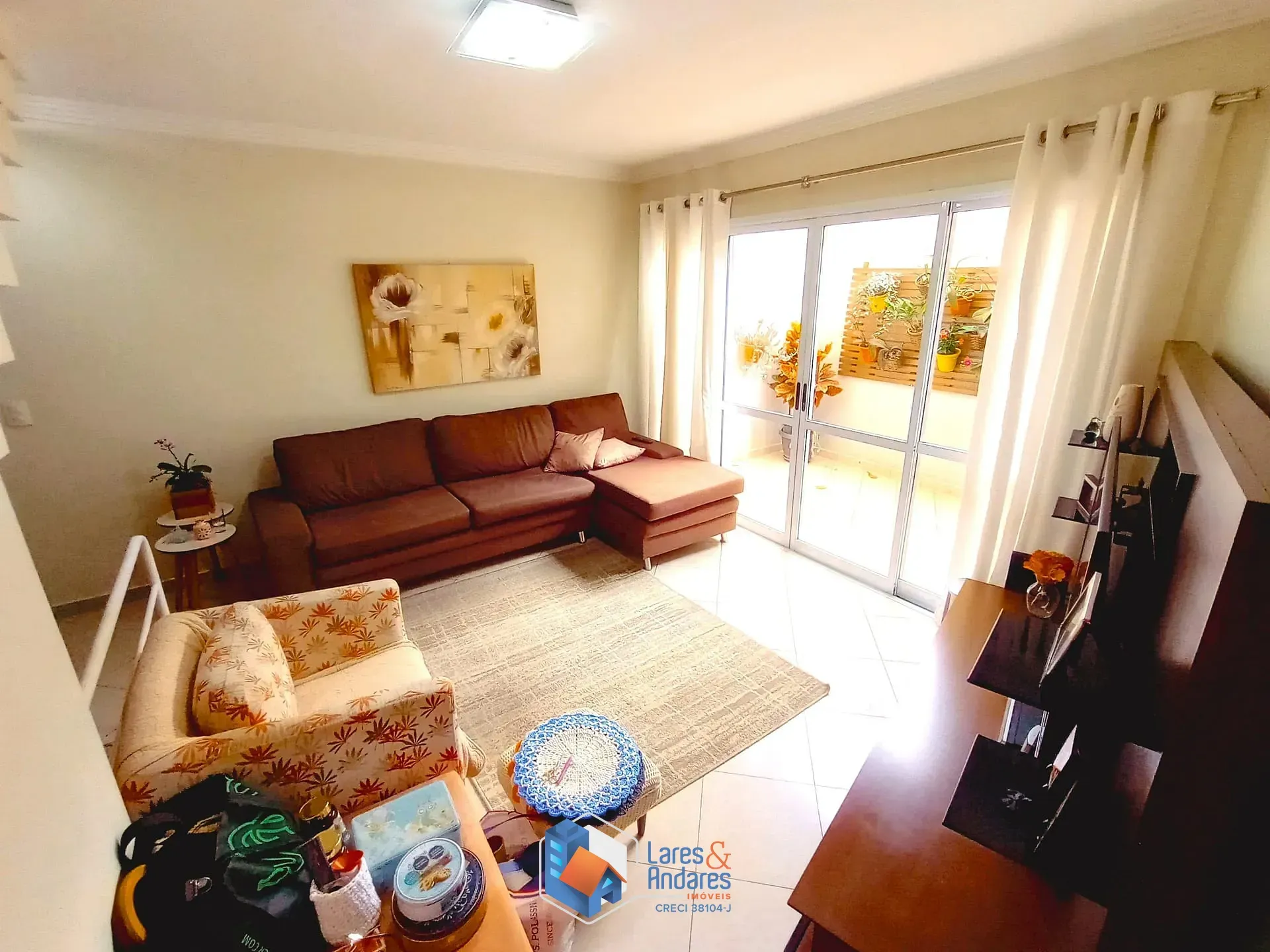 Imagem SOBRADO EM COND. COM 180M² COM 3 DORMS SENDO 1 SUÍTE, AMPLO ESPAÇO COM CHURRASQUEIRA, PLANEJADO NA COZINHA E SUÍTE, 2 VAGAS - SANTA TERESINHA