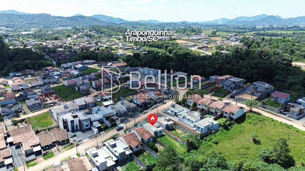 Imagem Residência situada em um bairro tranquilo em Timbó. Com um terreno espaçoso de 262,50 m², esta propriedade oferece um espaço para sua família desfrutar.