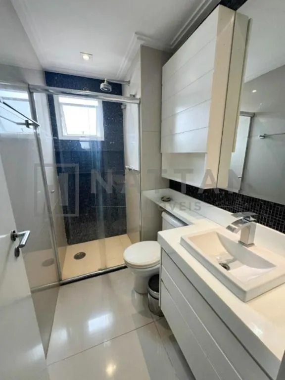 Imagem Apartamento com 3 suítes e 242 m², closet na suíte master, lavabo e 4 vagas de garagem