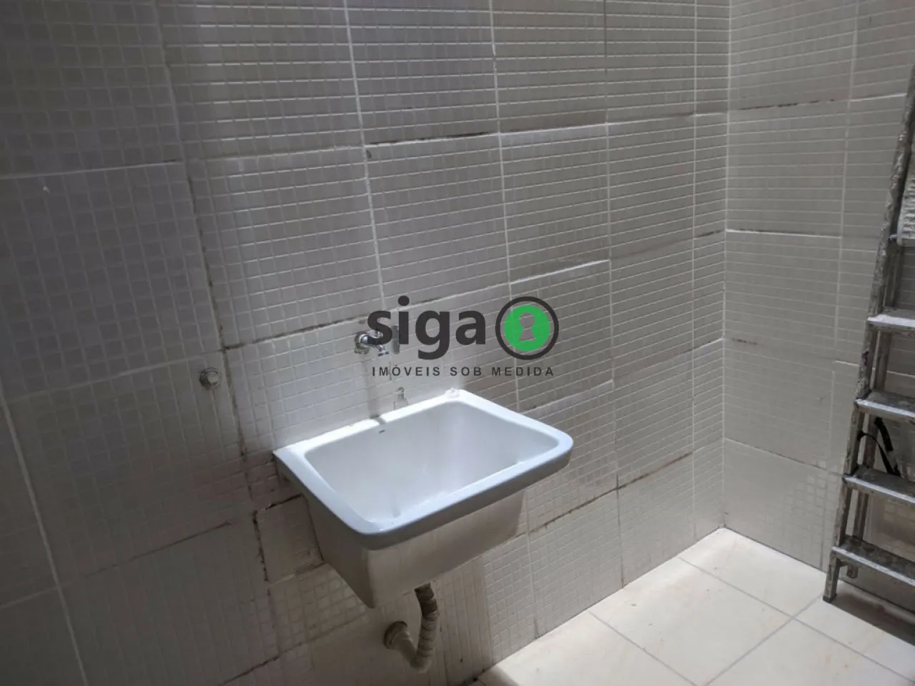 Imagem CASA DE CONDOMINIO COM 2 DORMITORIOS (1 SUITE) NO TABOAO DA SERRA (JARDIM MARIA ROSA)