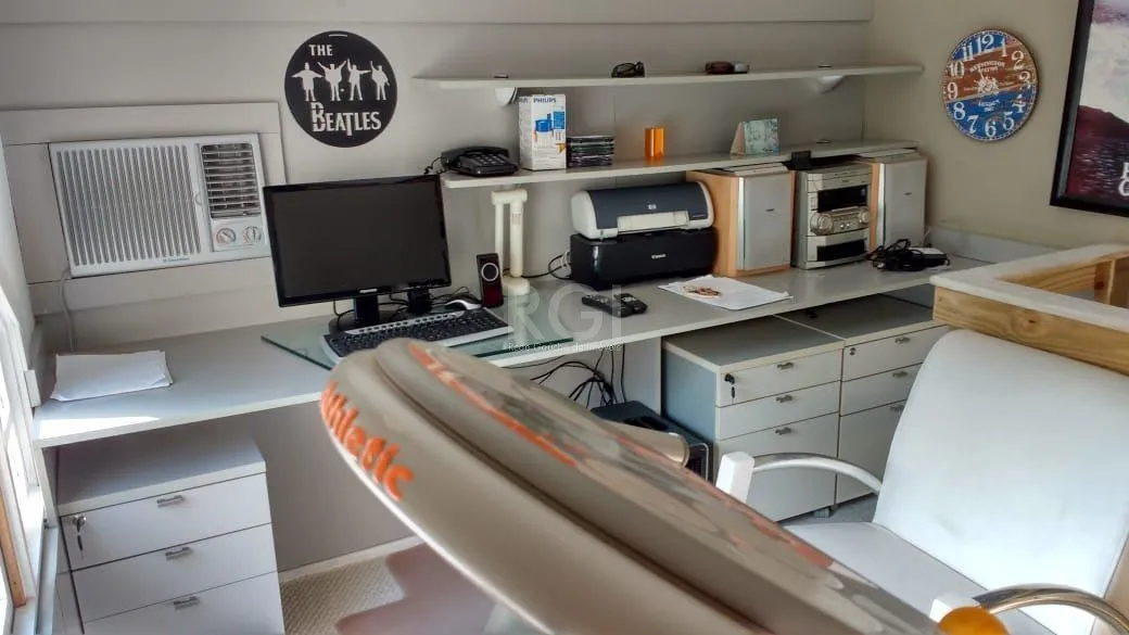 Imagem casa em condomínio fechado, às margens do rio guaíba,