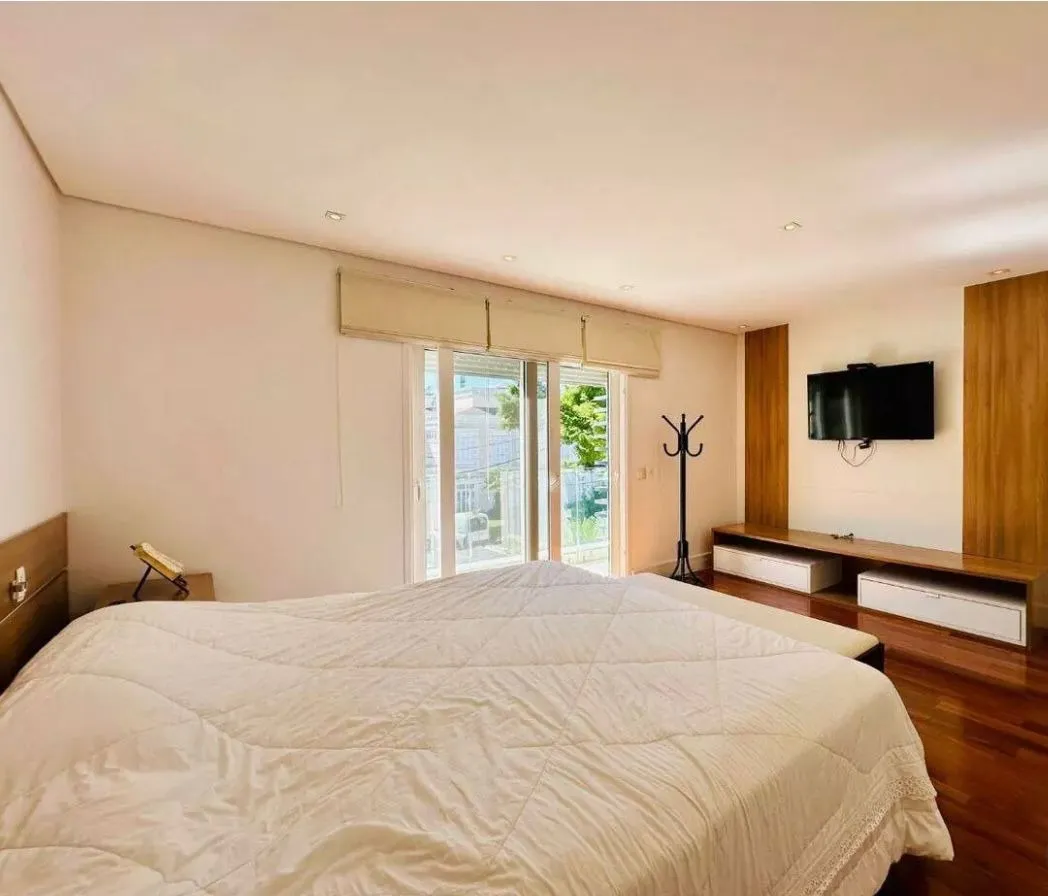 Imagem Sobrado de 683m² Mobiliado p/ VENDA OU LOCAÇÃO, Localizado no Alphaville Res. Zero - Barueri/SP!