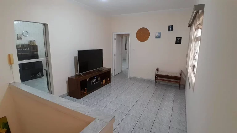 Imagem Sobreposta Alta, com Garagem Fechada, Ponta da Praia