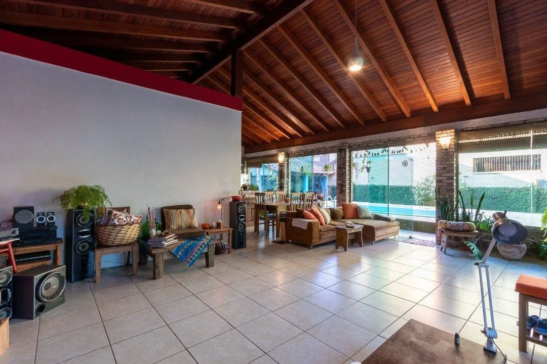 Imagem Casa para Venda - 292.21m², 4 dormitórios, sendo 2 suites, 3 vagas - Tristeza