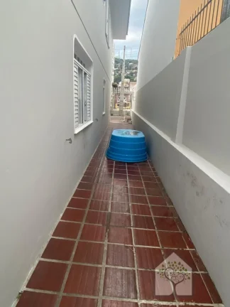 Imagem Casa a poucos passos da Av Mauro Ramos