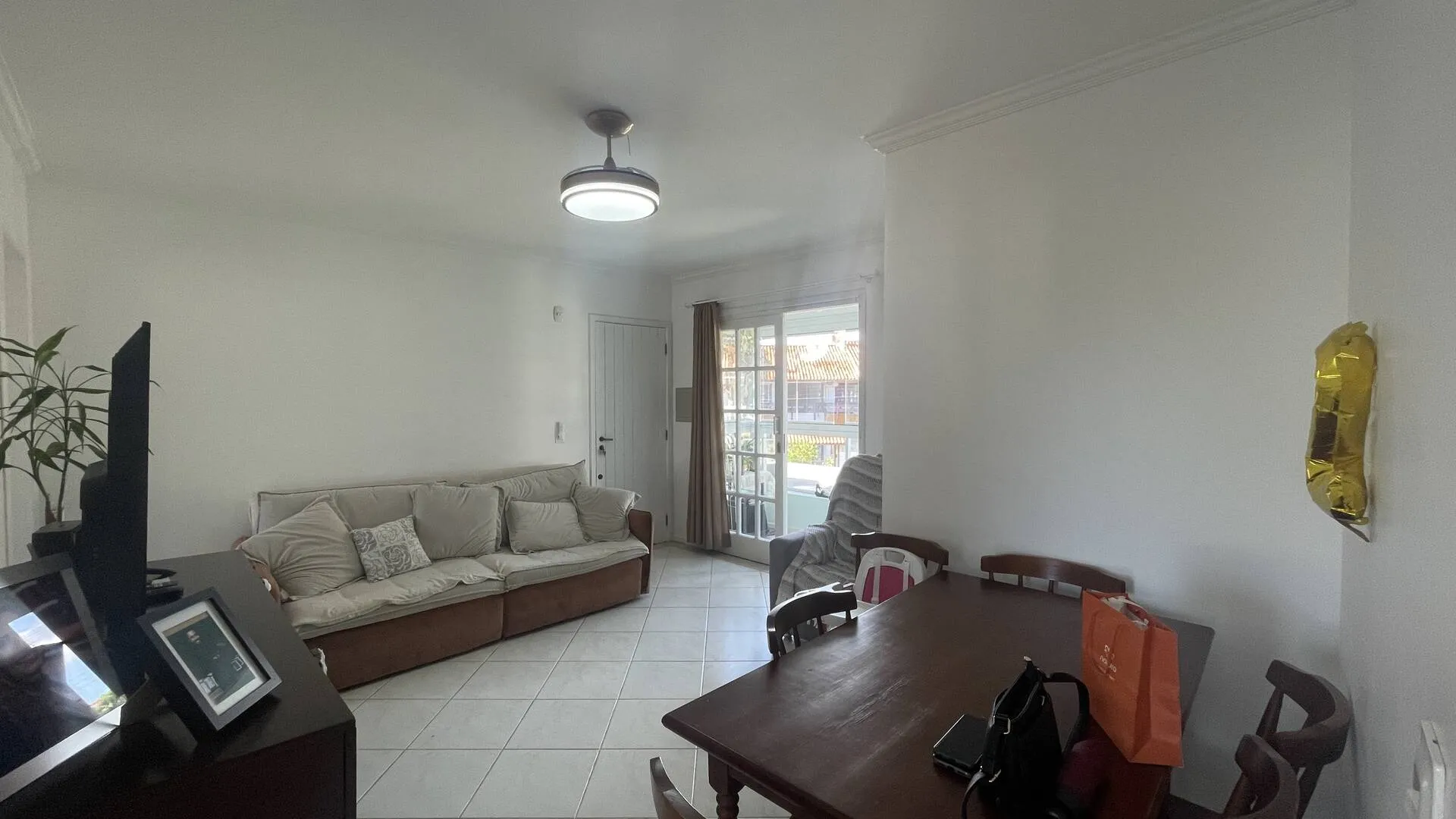 Imagem Apartamento com 3 Quartos e Sacada com Churrasqueira - Canasvieiras