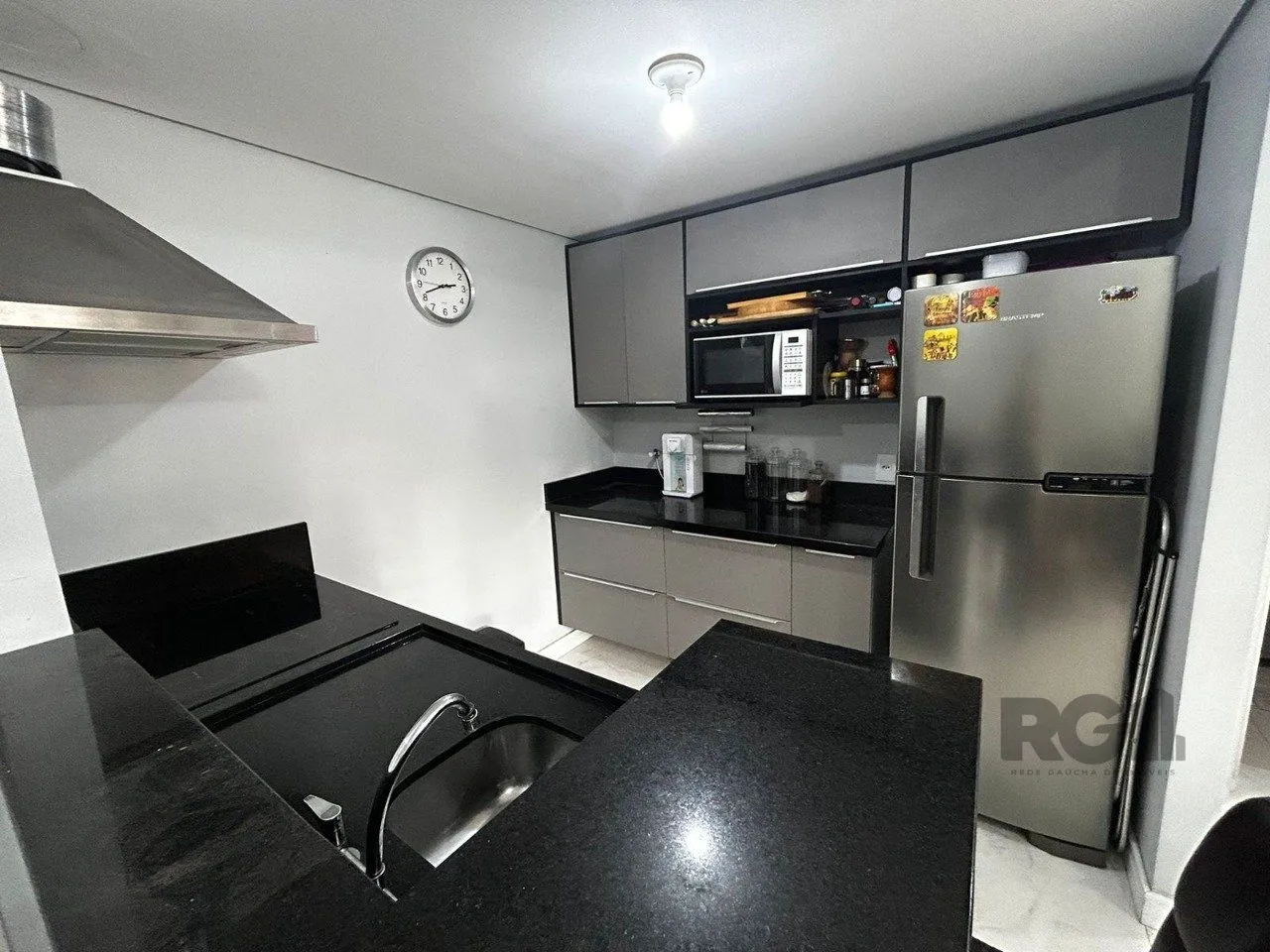 Imagem APARTAMENTO, 1 DORMITÓRIO, SACADA COM CHURRASQUEIRA, VAGA DE GARAGEM, BAIRRO PETRÓPOLIS, PORTO ALEGRE/RS