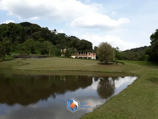 Imagem Chácara à venda, com 144.000m² com Plantas frutíferas, espaço gramado, 3 lagos com nascentes, Casa com 4 Dorm, lareira e muito mais - Embu-Guaçu, SP