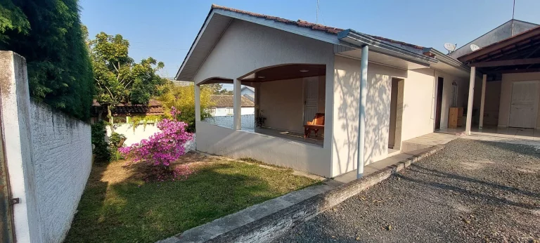 Imagem Casa 03 quartos, semi mobiliada, amplo espaço de terreno, Santa Rita, Campo Largo/PR