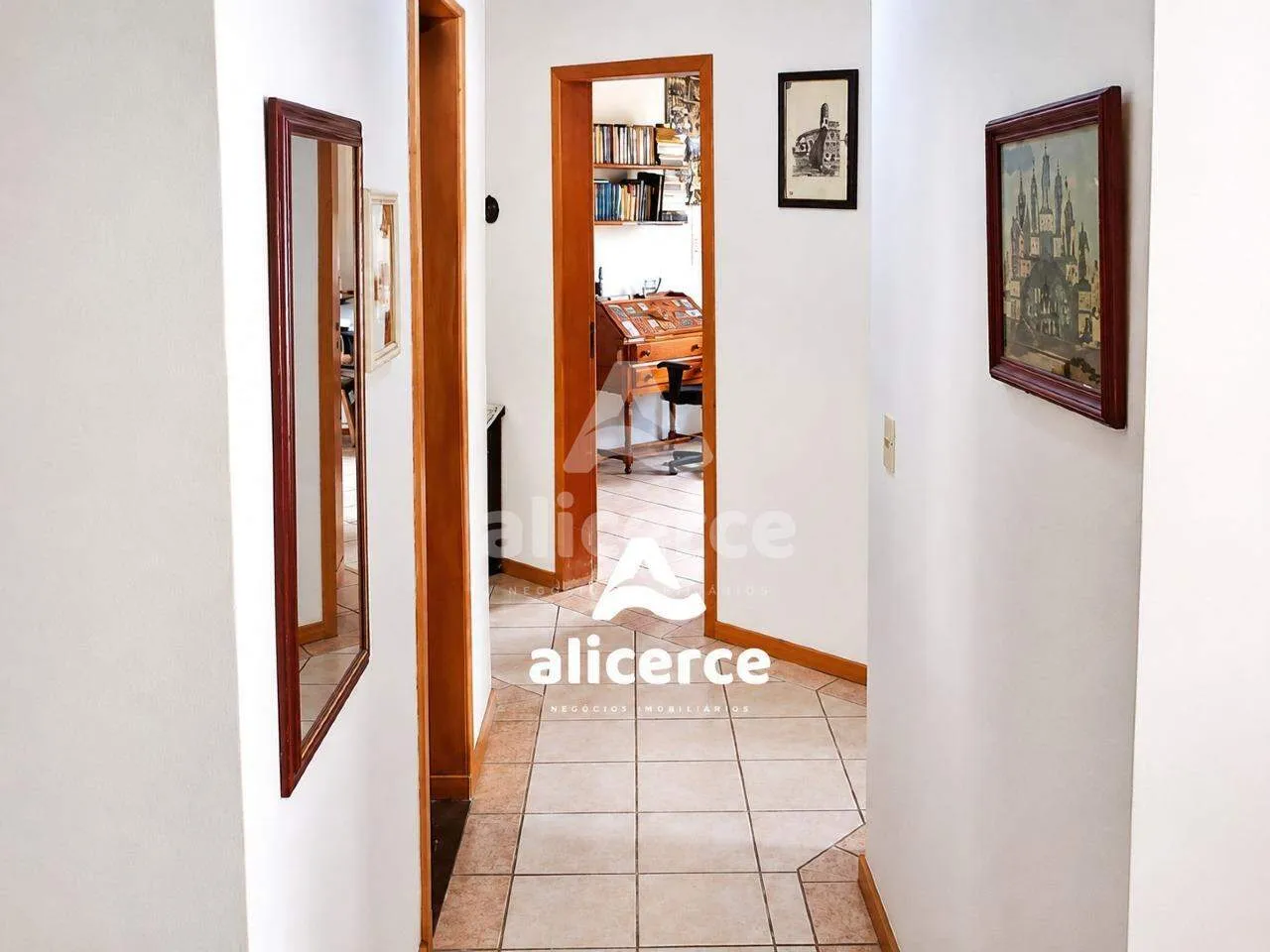 Imagem Apartamento com 3 Quartos, sendo 01 Suíte e 123m² à Venda em Capoeiras, Florianópolis