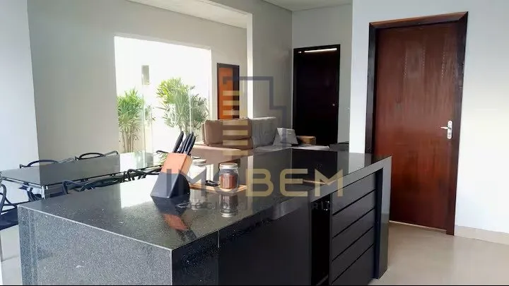 Imagem Descubra o encanto desta magnífica residência, situada no prestigiado bairro Jardim Itália III, e...