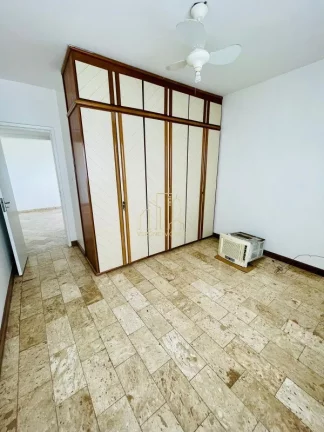Imagem Apartamento amplo e bem localizado com quatro quartos e varanda a venda no Itaigara