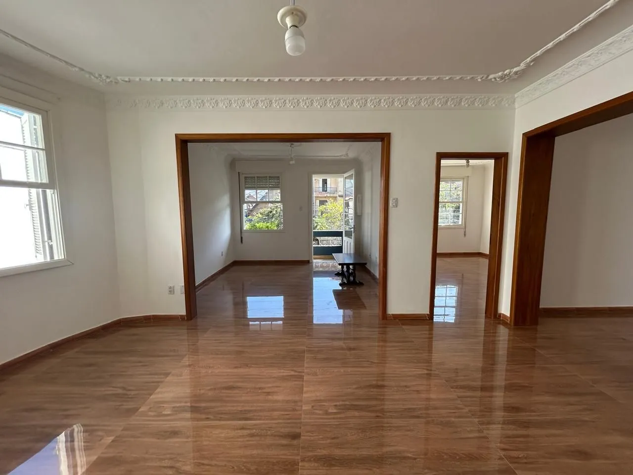 Imagem Casa 8 dormitórios, 5 banheiros e 6 vagas no Bairro São João Porto Alegre