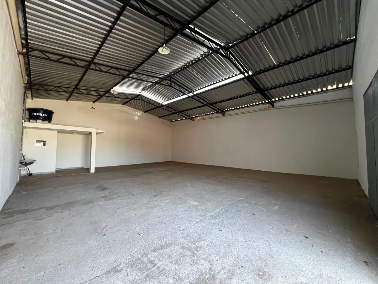 Imagem Galpão para alugar, 180 m² por R$ 2.700,00/mês - Planalto - Patos de Minas/MG