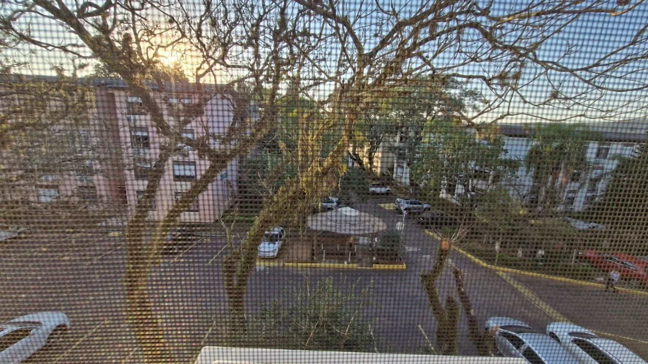 Imagem Apartamento pronto para morar, todo reformado, 3 dormitórios, banheiro, cozinha, área de serviço e 1 garagem