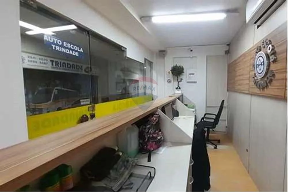 Imagem 3 lojas em Galeria próximo ao metro Copacabana, com total de 83m²
