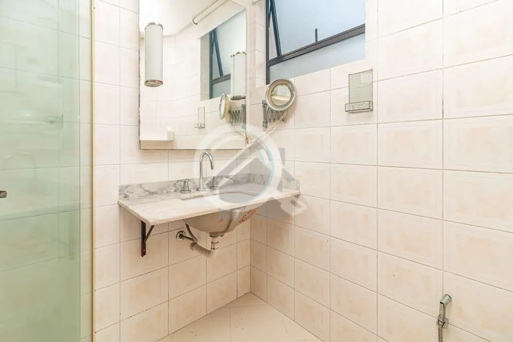 Imagem Encontre seu novo lar em Petrópolis! Imagine morar em um apartamento incrível na Rua Sinimbu, 28, ...