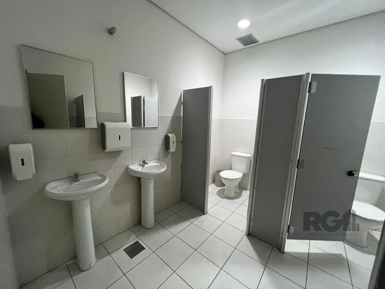 Imagem Loja para Venda - 450m², 0 dormitórios, 1 vaga - Petrópolis