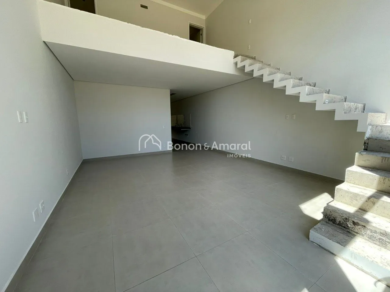Imagem Casa em Condomínio Exclusivo no Parque das Universidades - Design Moderno e 3 Suítes ao lado da PUC