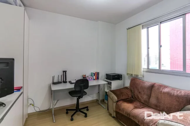 Imagem Stúdio residencial c/ sacada - 01 quadra do Shopping Curitiba - andar alto - 35,05m2 privativos - Semi-mobiliado - R$ 370.000,00.