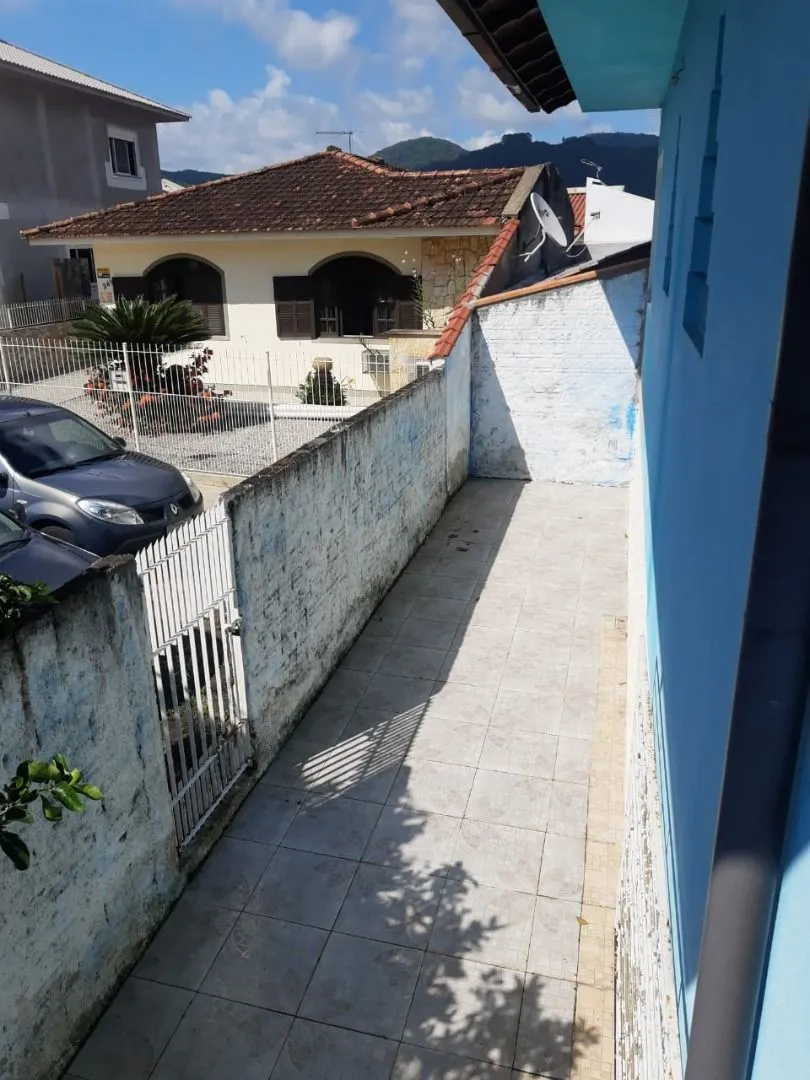 Imagem Grande Oportunidade - Casa Ampla e Recém Reformada em Localização Privilegiada