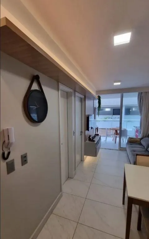 Imagem Flat pé na areia no Bessa com varanda gourmet, mobiliado, lazer completo e excelente potencial para moradia ou investimento.