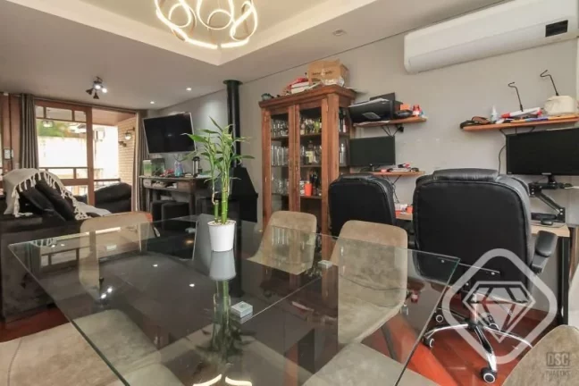 Imagem Casa em condomínio com vista, lareira e piscina - tranquilidade e privacidade na zona sul

A Brilha...