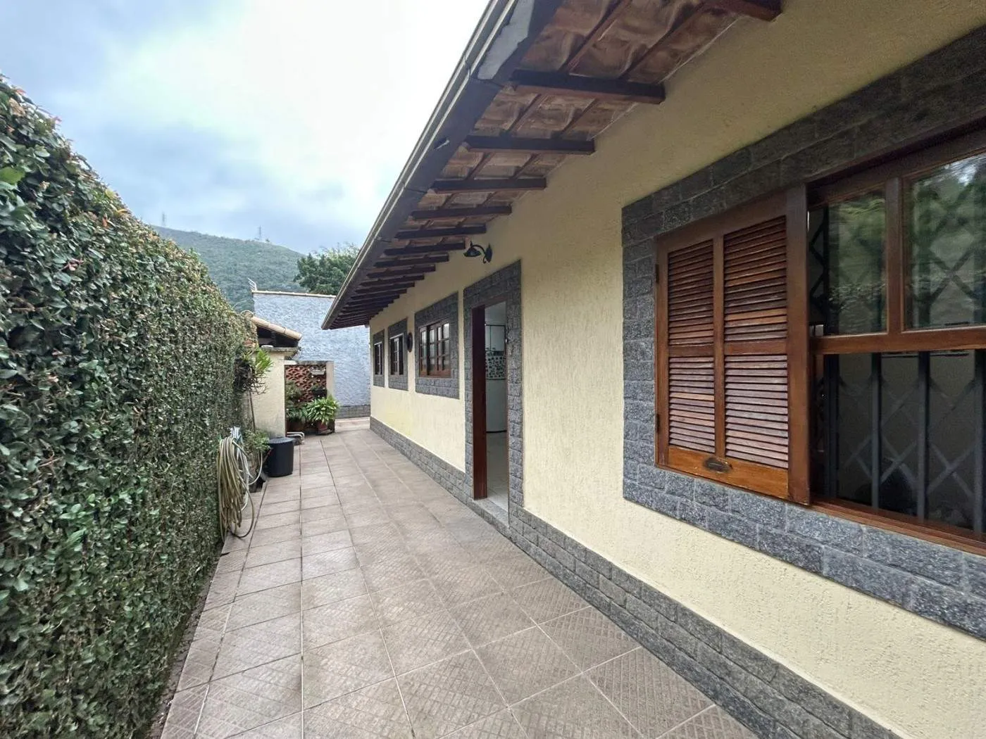 Imagem Casa para Venda em Petrópolis / RJ no bairro Nogueira