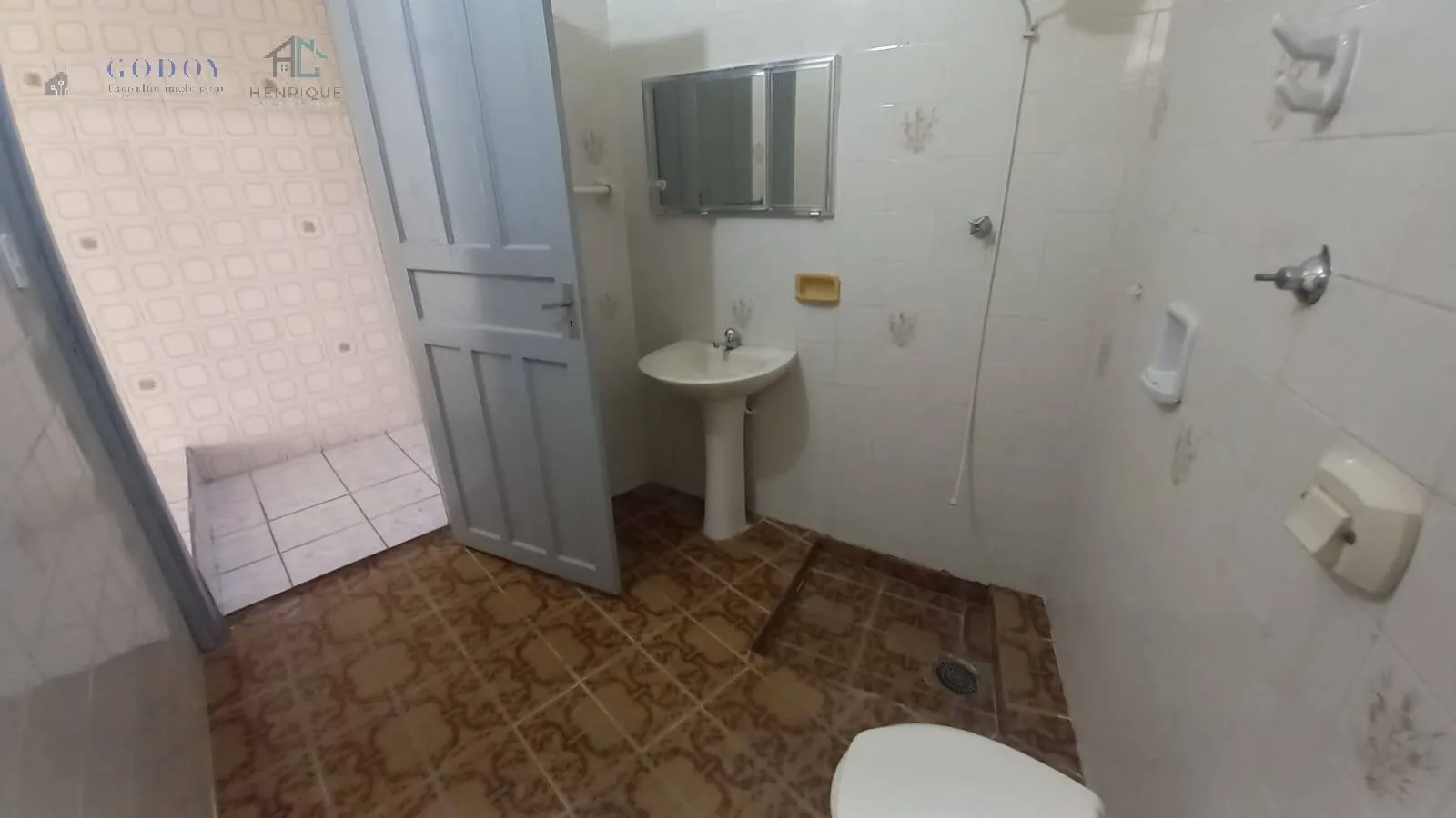 Imagem Excelente Investimento com 3 Casas no Mesmo Terreno