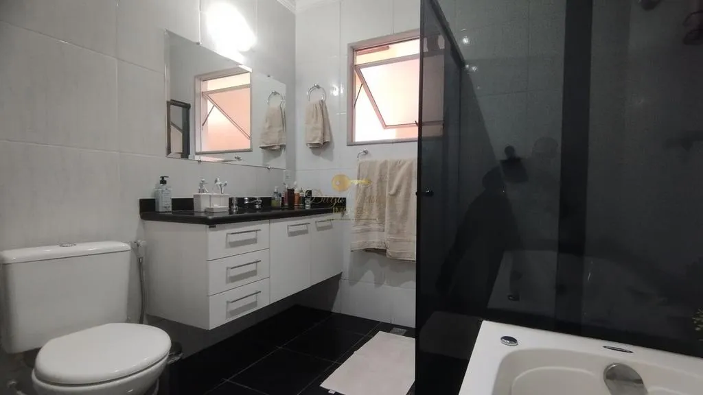 Imagem Casa em Condomínio para Venda em Teresópolis / RJ no bairro Araras